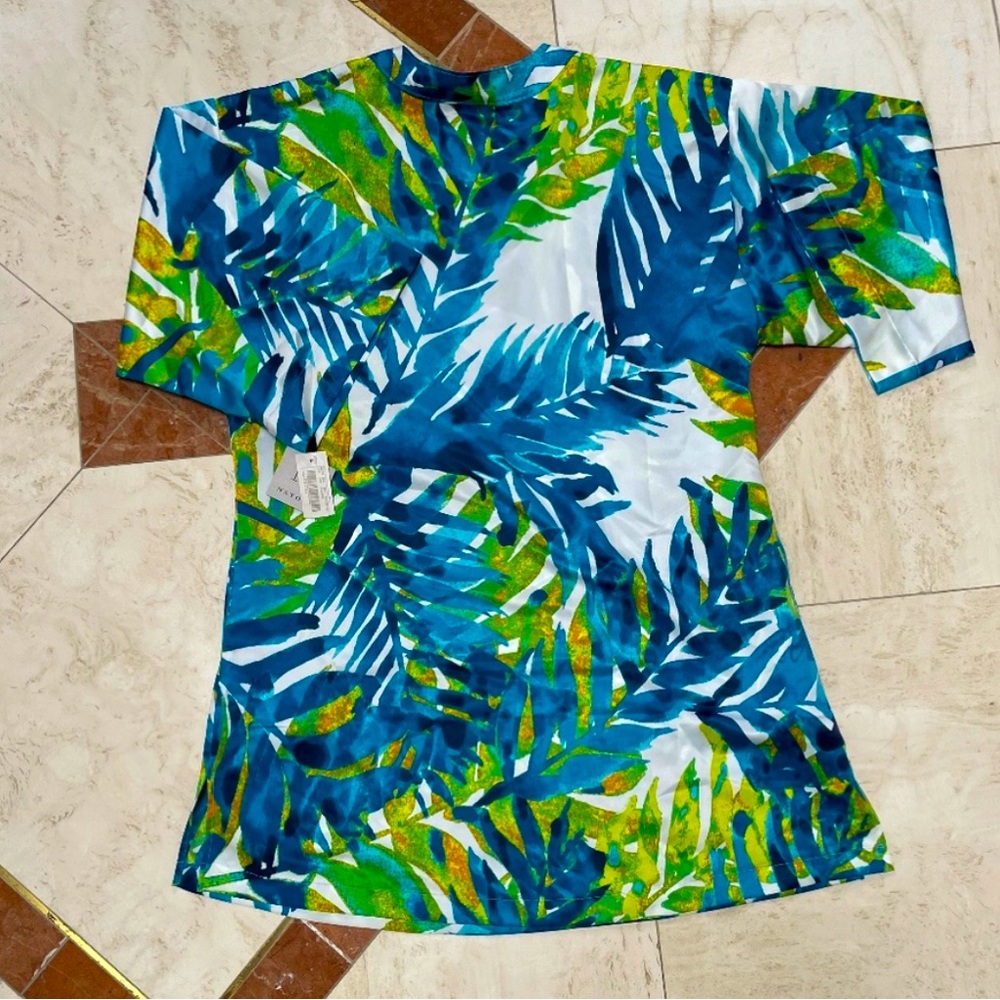 NWT NATORI V-NECK SHORT CAFTAN WITH SIDE POCKETS IN COLORFUL TROPICAL LEAF PRINT - Picture 2 of 6